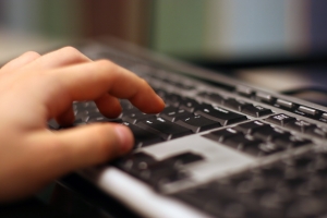 1260787_hand_on_keyboard